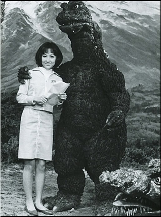 Illustration for article titled Behind-the-scenes Godzilla photos were charming, absolutely ridiculous